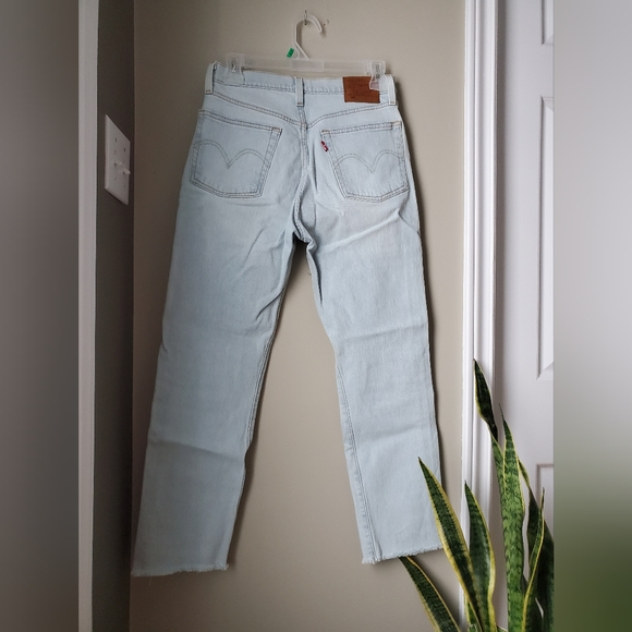 Levi's Premium 501 Crop Light Wash Denim Jeans Rip Ankle Length Size 26 - Picture 3 of 7
